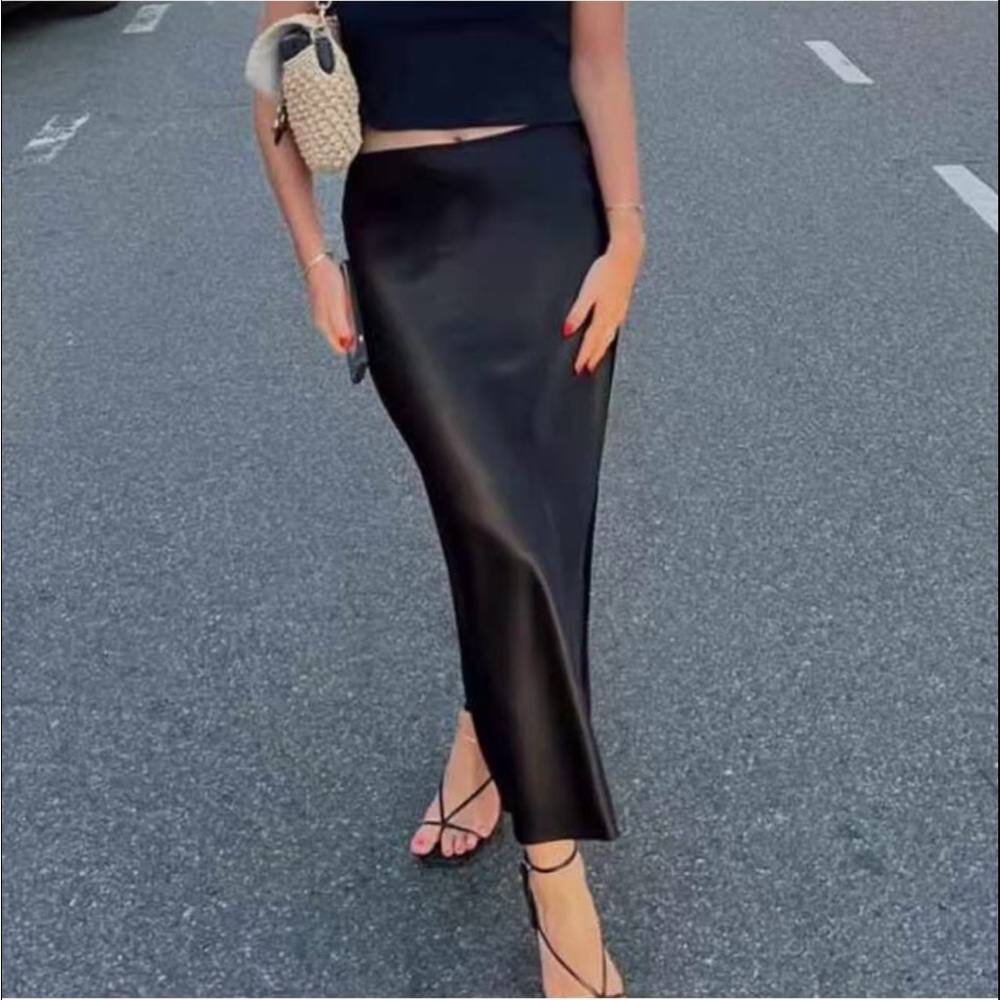 Reformation Layla Silk Skirt in Black *NEW*